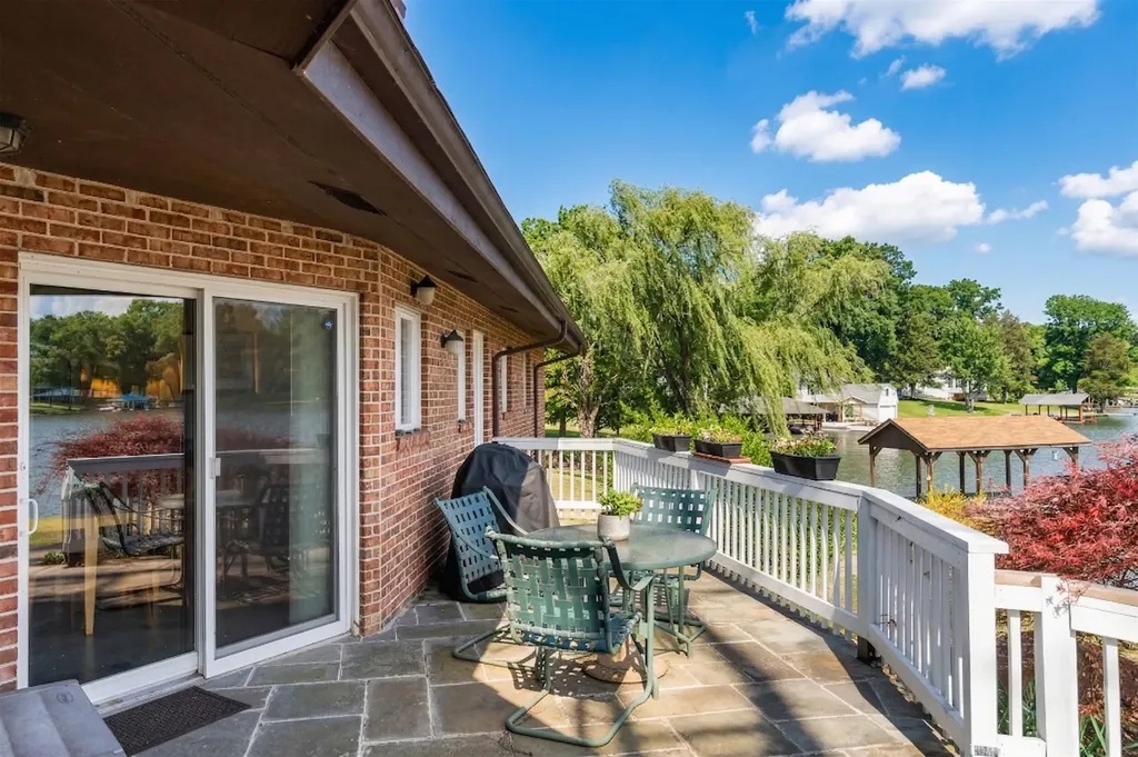 1743 Lakeshore Drive N Louisa VA 23093