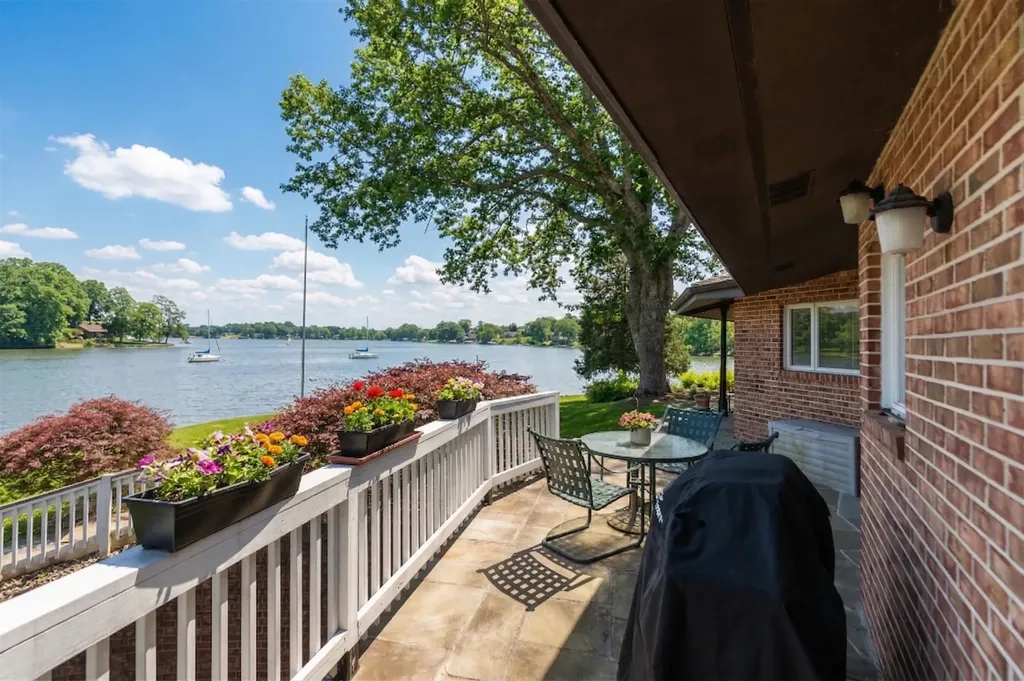 1743 Lakeshore Drive N Louisa VA 23093
