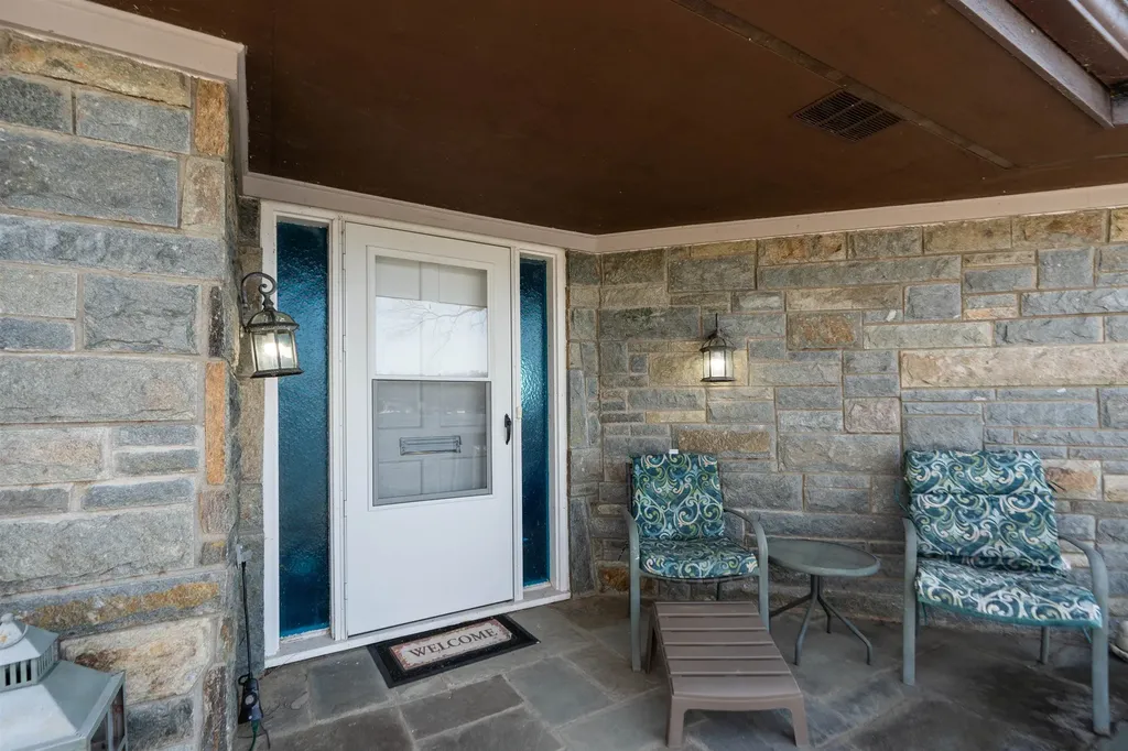 1743 Lakeshore Drive N Louisa VA 23093