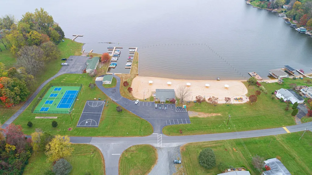 1743 Lakeshore Drive N Louisa VA 23093