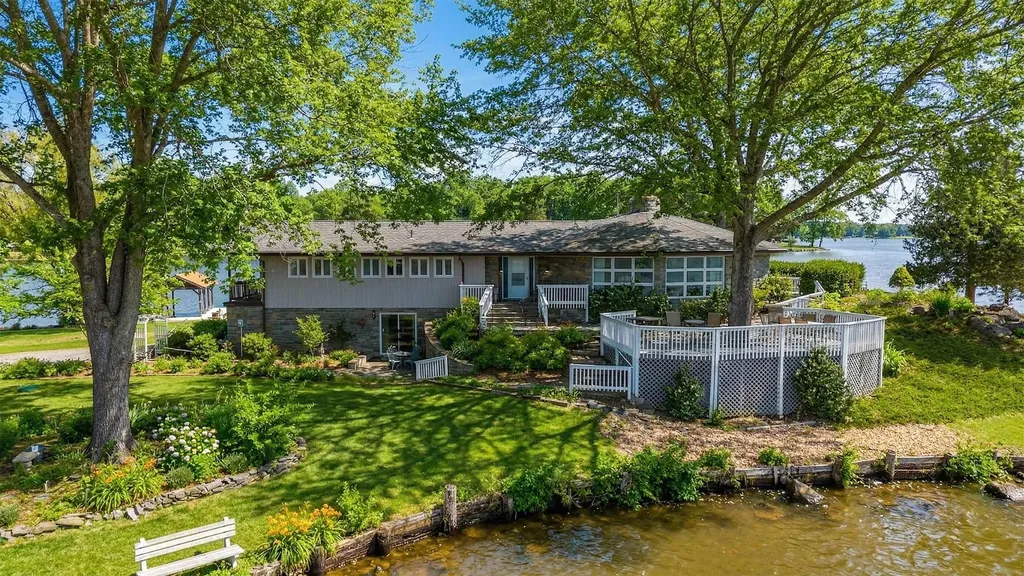 1743 Lakeshore Drive N Louisa VA 23093