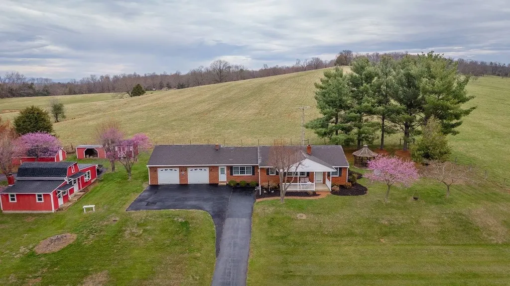 1098 Patterson Mill Road Grottoes VA 24441