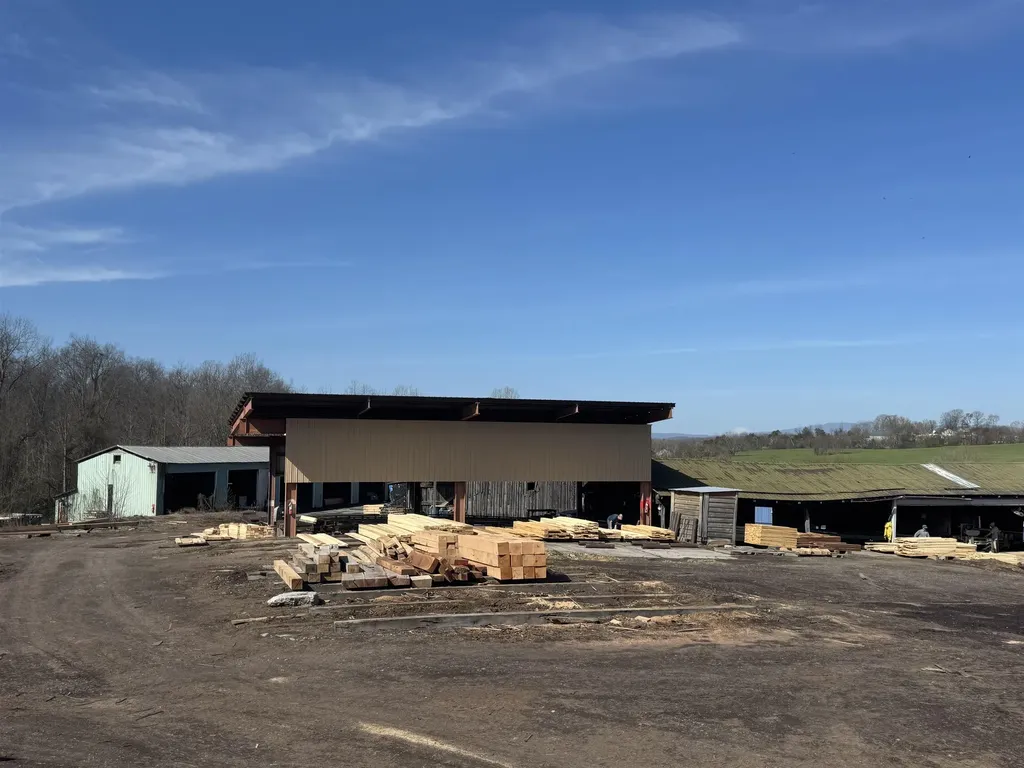 183 Mule Academy Road Fishersville VA 22939