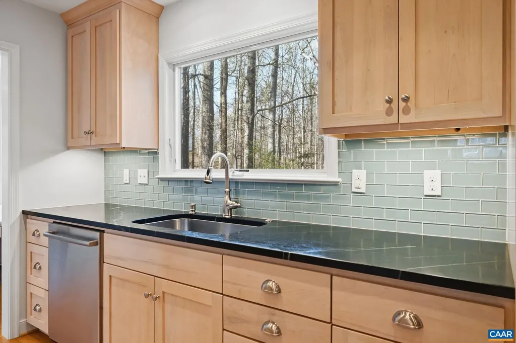 2404 Pine Garth Run Charlottesville VA 22901