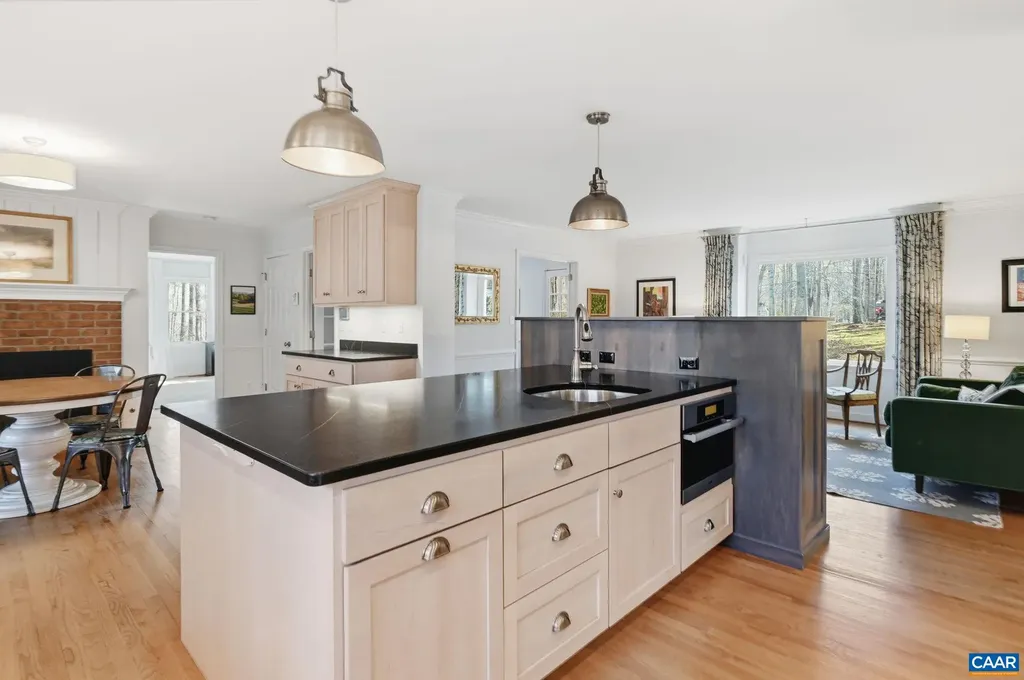 2404 Pine Garth Run Charlottesville VA 22901