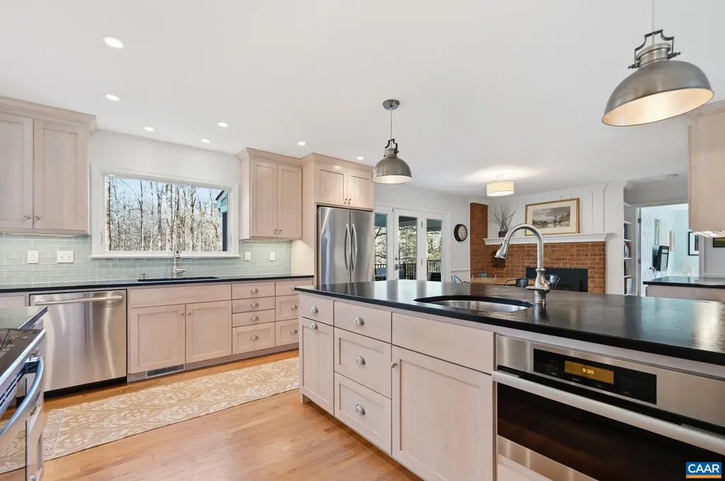 2404 Pine Garth Run Charlottesville VA 22901