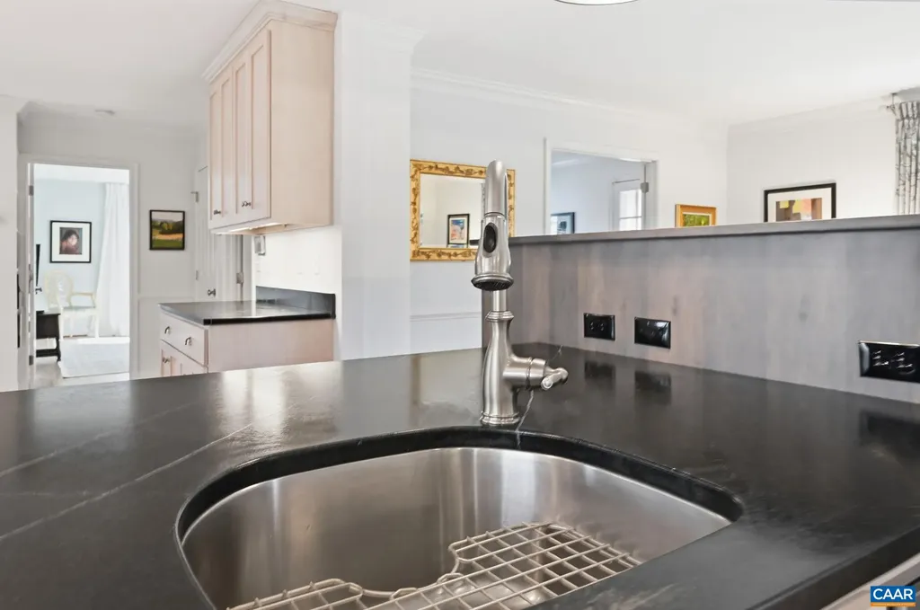 2404 Pine Garth Run Charlottesville VA 22901