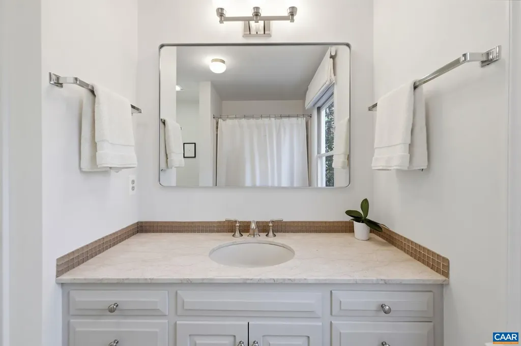 2404 Pine Garth Run Charlottesville VA 22901
