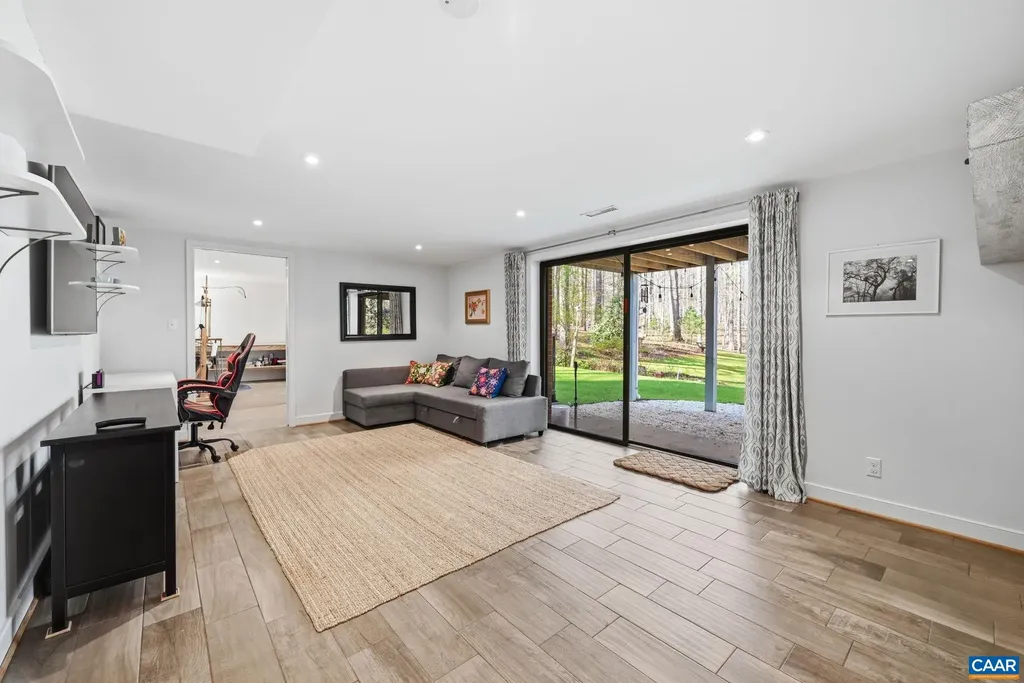 2404 Pine Garth Run Charlottesville VA 22901