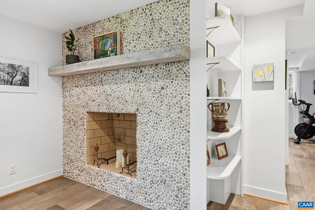2404 Pine Garth Run Charlottesville VA 22901