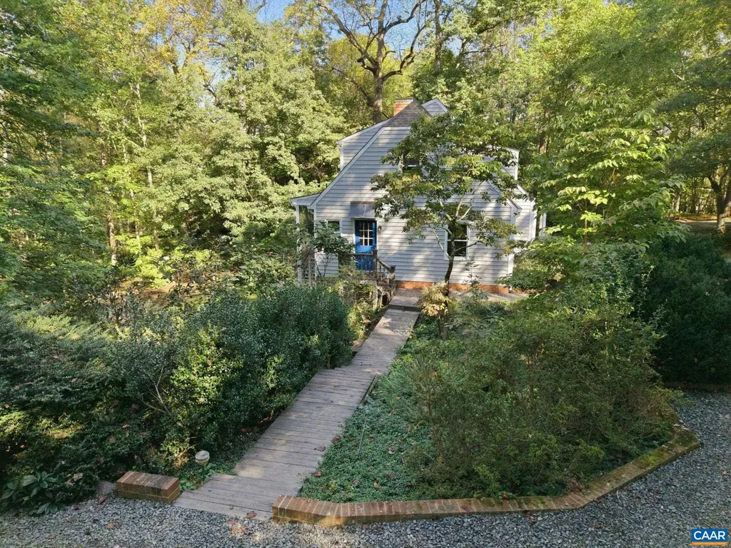 2404 Pine Garth Run Charlottesville VA 22901