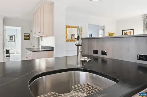 2404 Pine Garth Run Charlottesville VA 22901