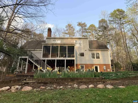 2404 Pine Garth Run Charlottesville VA 22901