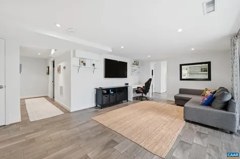 2404 Pine Garth Run Charlottesville VA 22901