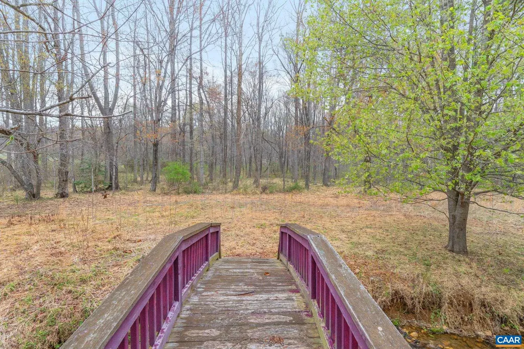 500 Rhue Hollow Road Roseland VA 22967