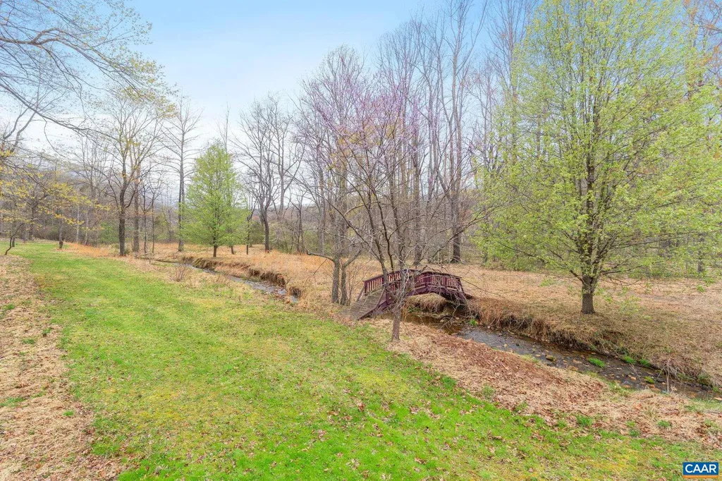 500 Rhue Hollow Road Roseland VA 22967