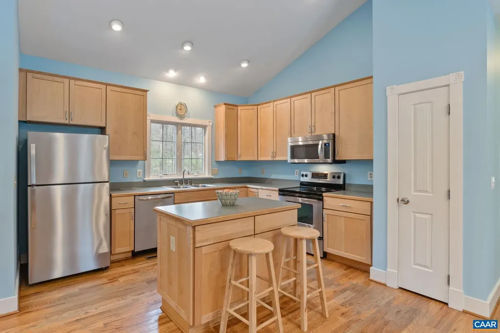 500 Rhue Hollow Road Roseland VA 22967