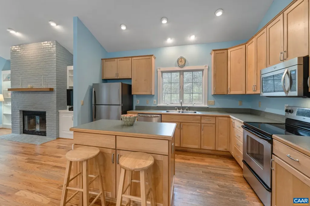 500 Rhue Hollow Road Roseland VA 22967