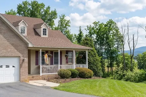 12 Little John Court Waynesboro VA 22980