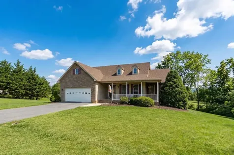 12 Little John Court Waynesboro VA 22980