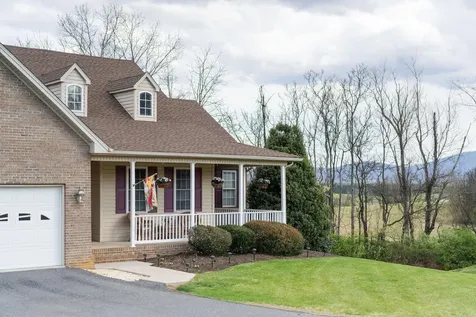 12 Little John Court Waynesboro VA 22980