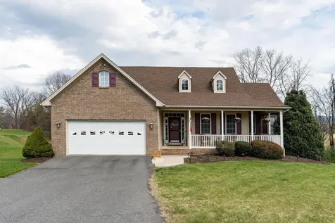 12 Little John Court Waynesboro VA 22980