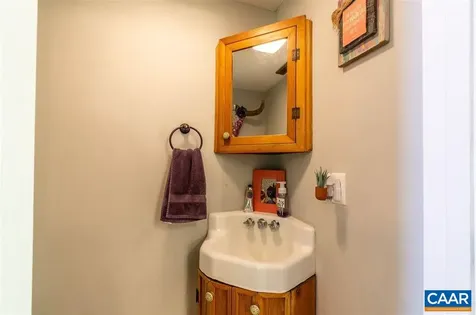 109 Hammond Street Charlottesville VA 22903