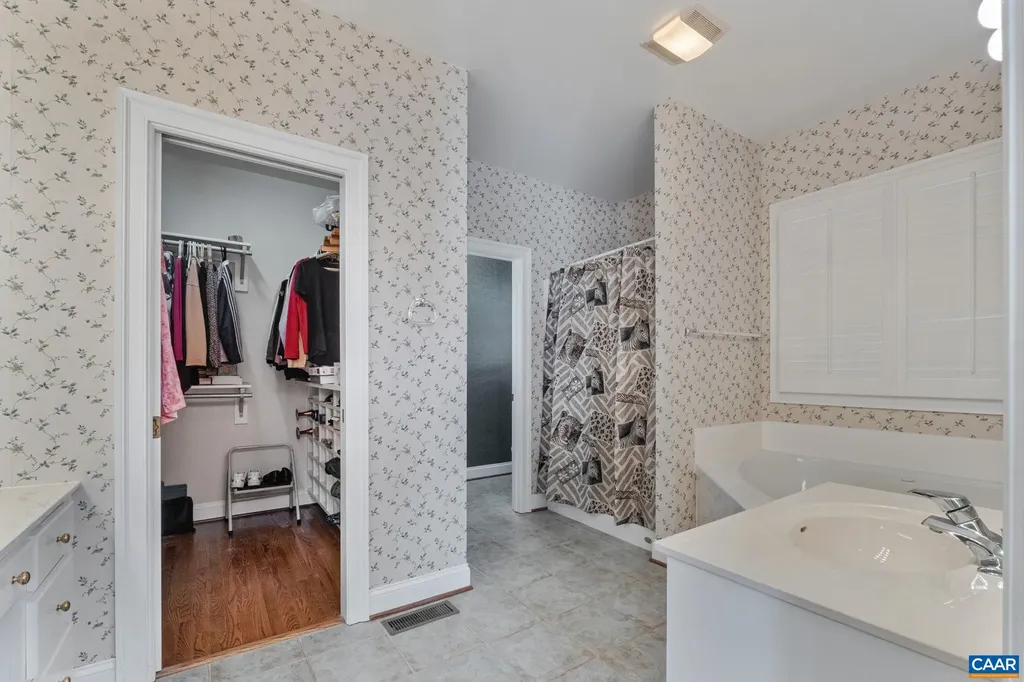 1563 Heathrow Lane Keswick VA 22947