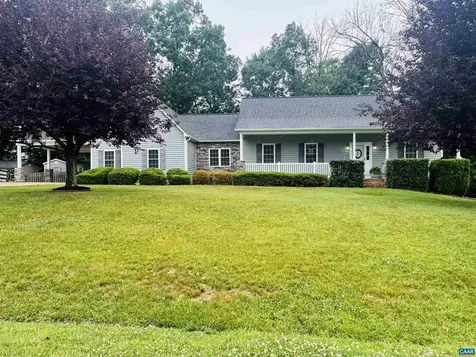 18 Forest View Lane Fishersville VA 22939