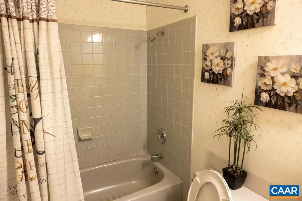 5705 Louisa Road Keswick VA 22947