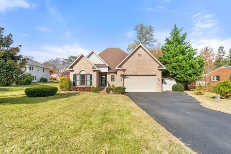 204 Rose Hill Circle Staunton VA 24401