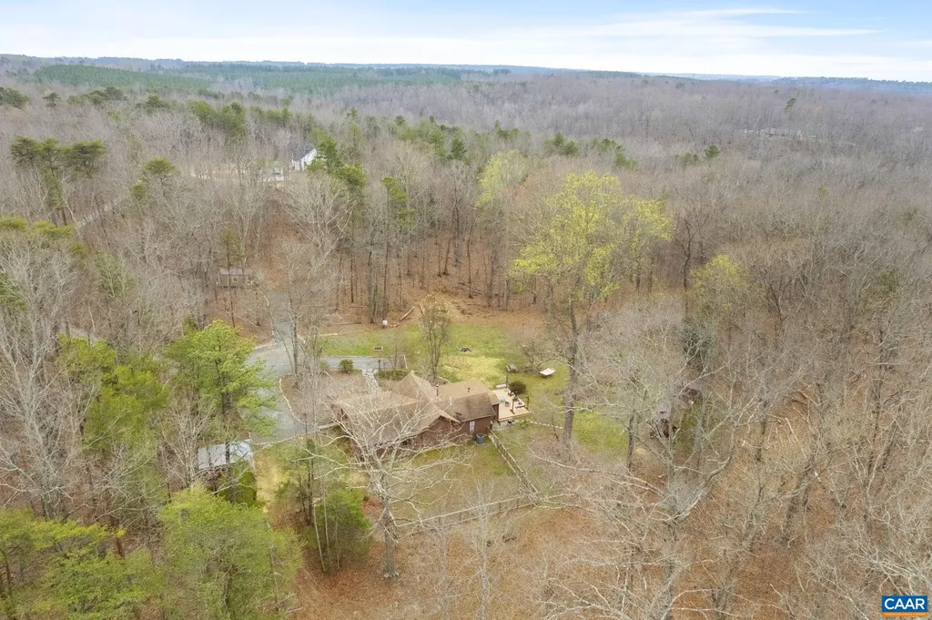 3205 Polecat Creek Lane Scottsville VA 24590