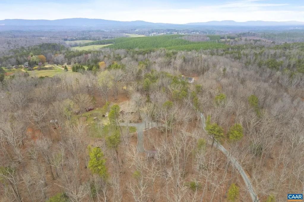 3205 Polecat Creek Lane Scottsville VA 24590