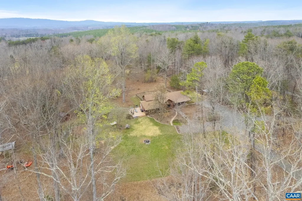 3205 Polecat Creek Lane Scottsville VA 24590