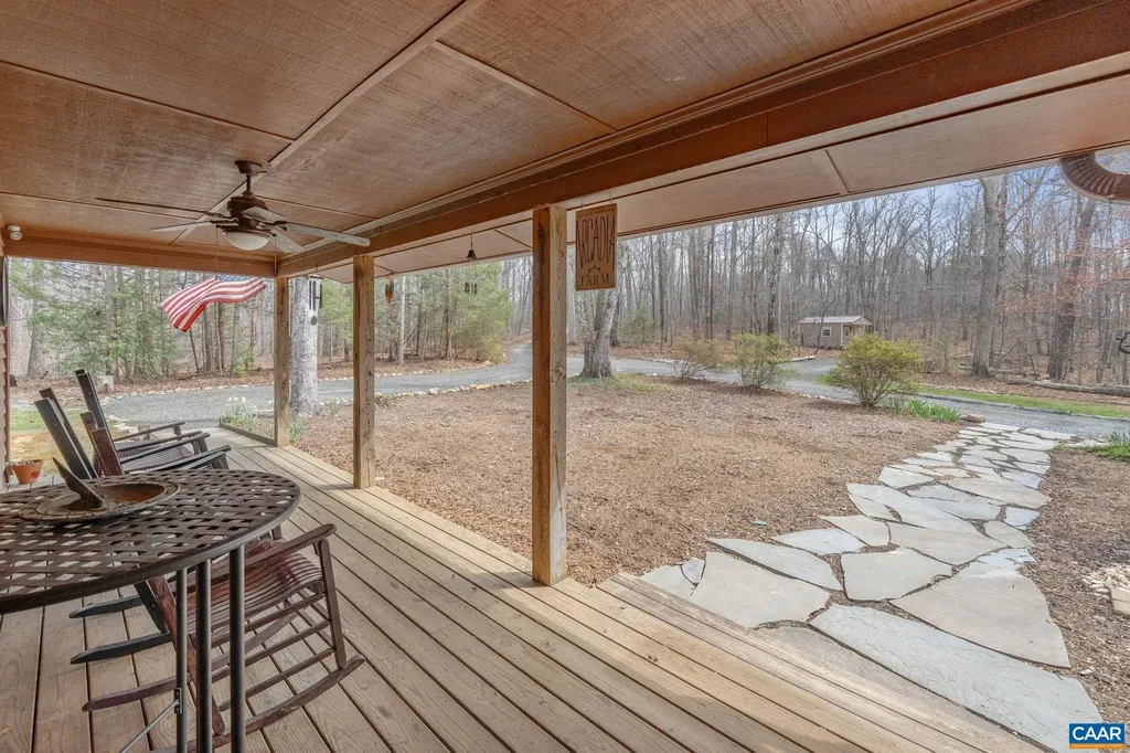 3205 Polecat Creek Lane Scottsville VA 24590