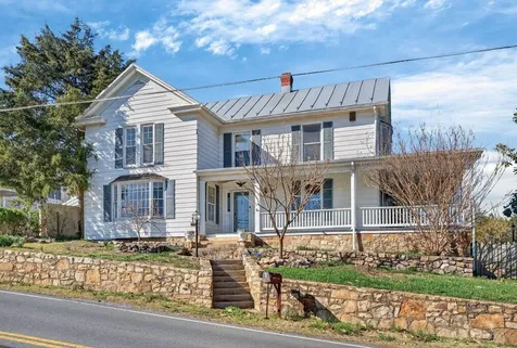 422 Mechanic Street Luray VA 22835