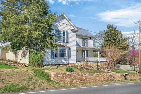 422 Mechanic Street Luray VA 22835