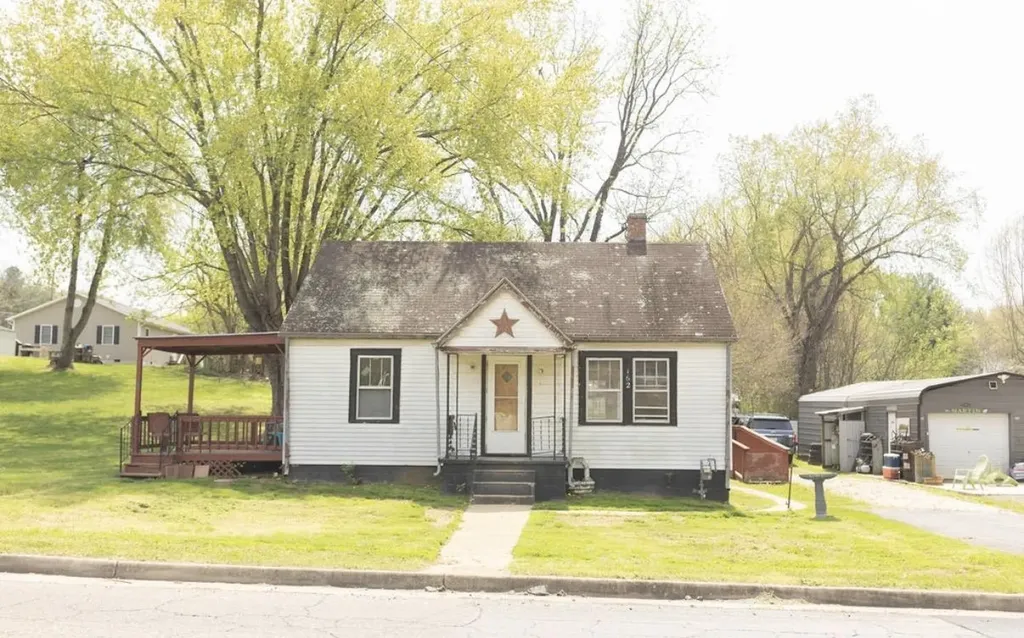 162 40th Street E Buena Vista VA 24416