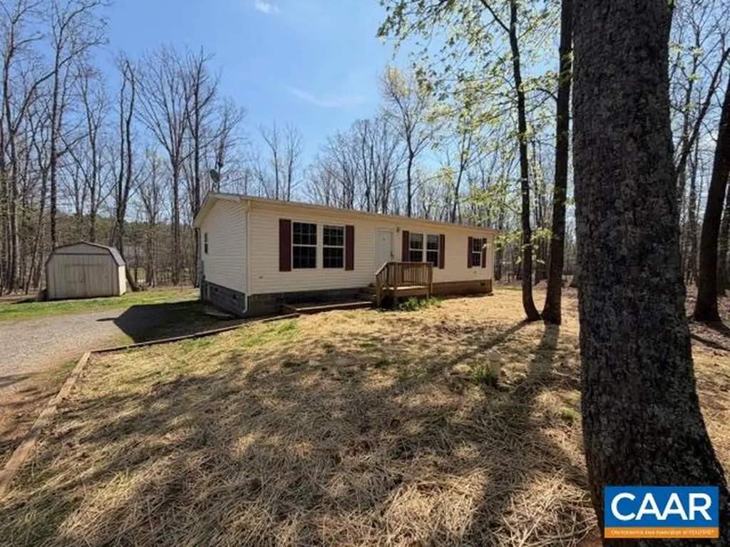 319 Ivy Road Howardsville VA 24562