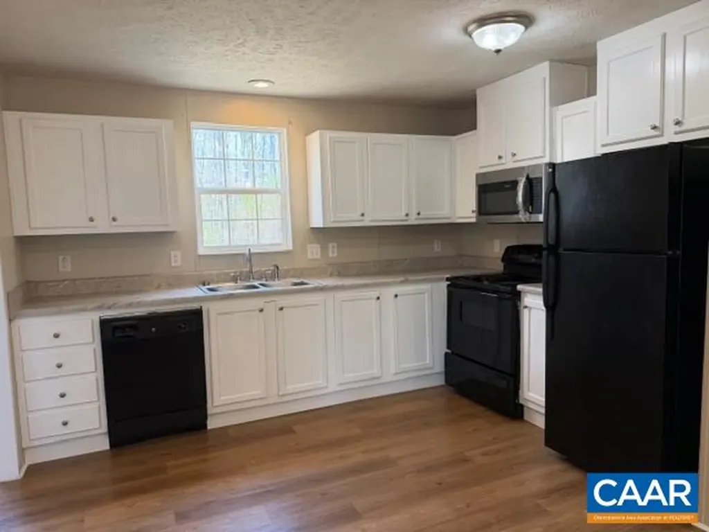 319 Ivy Road Howardsville VA 24562