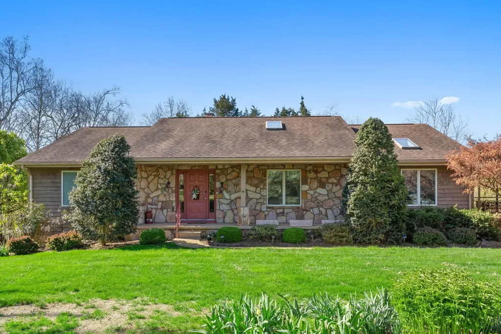 13004 Indian Trail Road Broadway VA 22815