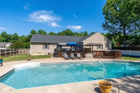 297 Arrow Head Lane Stuarts Draft VA 24477