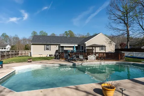 297 Arrow Head Lane Stuarts Draft VA 24477