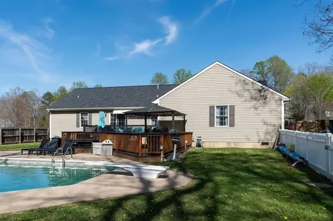 297 Arrow Head Lane Stuarts Draft VA 24477