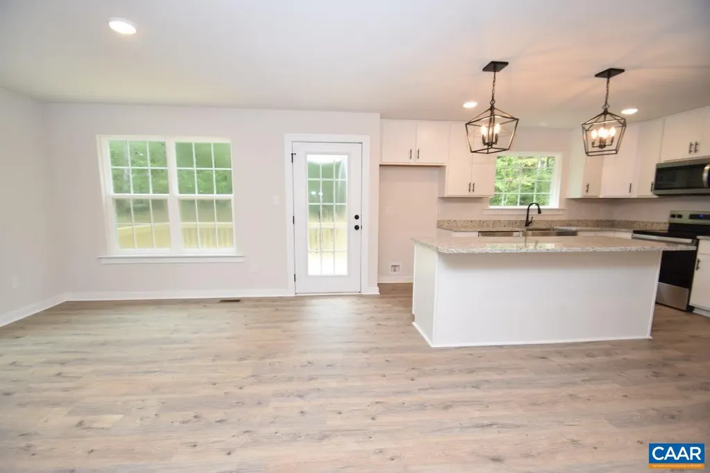 Forest Glen Lane Palmyra VA 23117