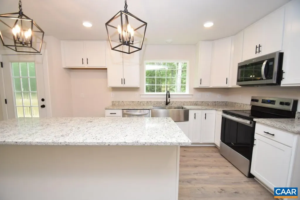 Forest Glen Lane Palmyra VA 23117
