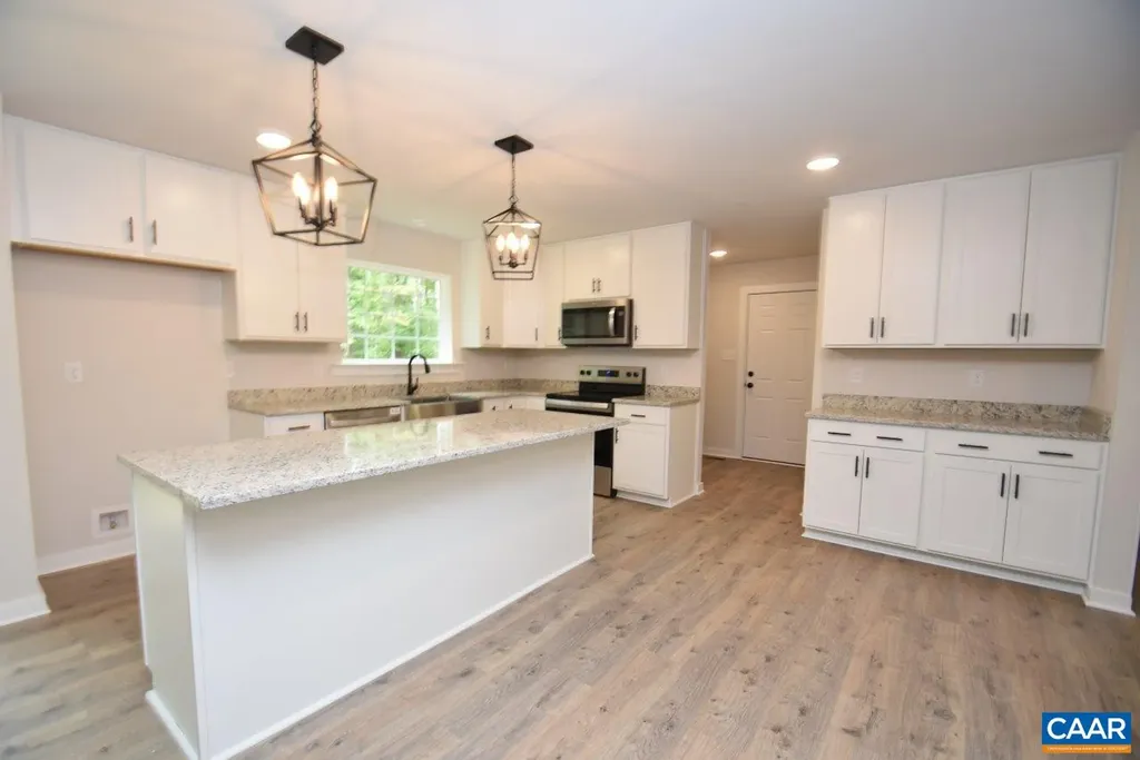 Forest Glen Lane Palmyra VA 23117