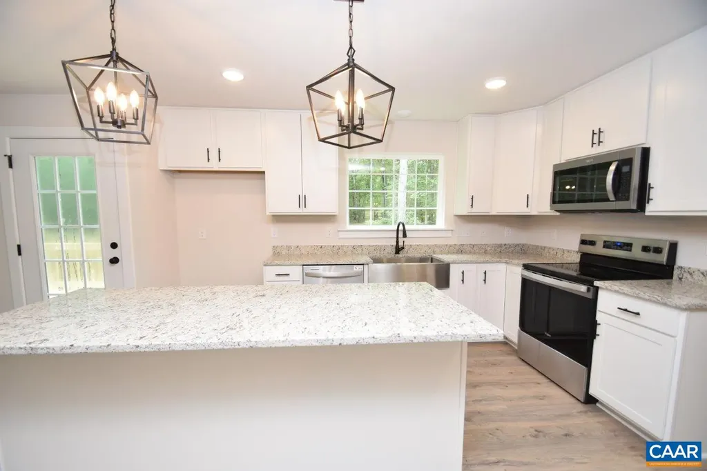 Forest Glen Lane Palmyra VA 23117