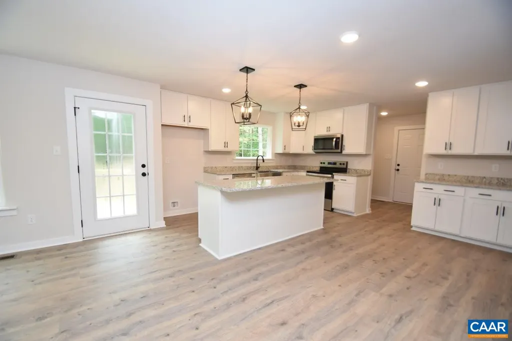 Forest Glen Lane Palmyra VA 23117