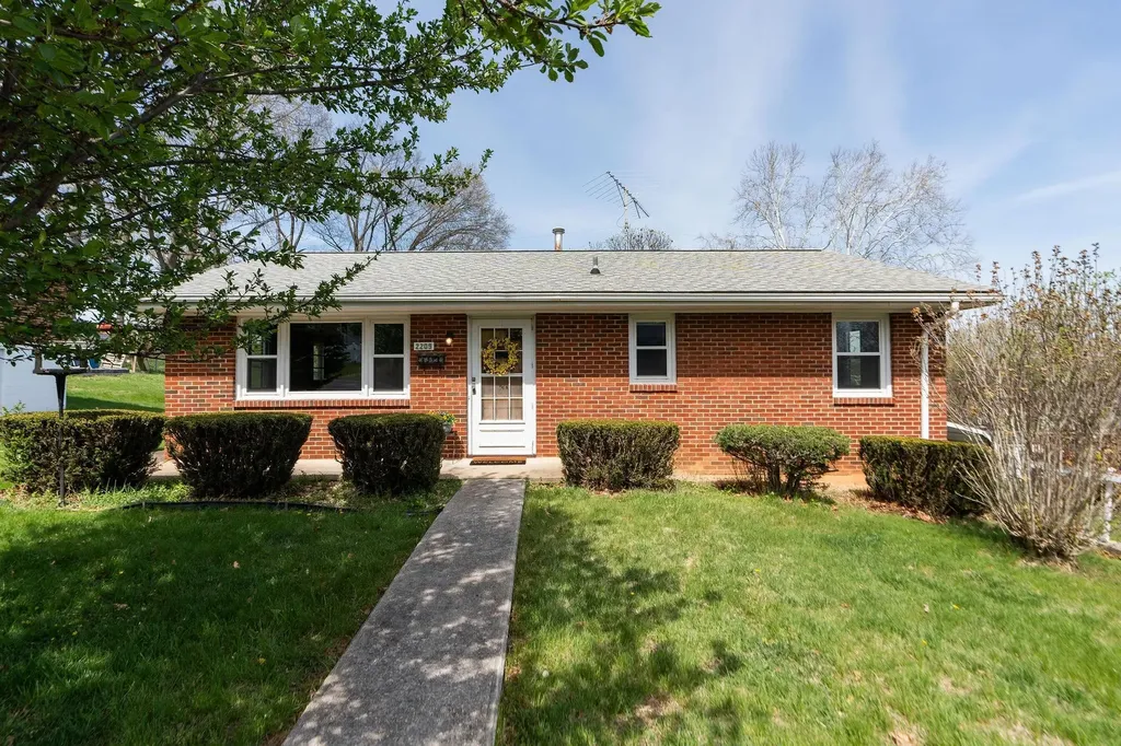 2209 Third Street Staunton VA 24401